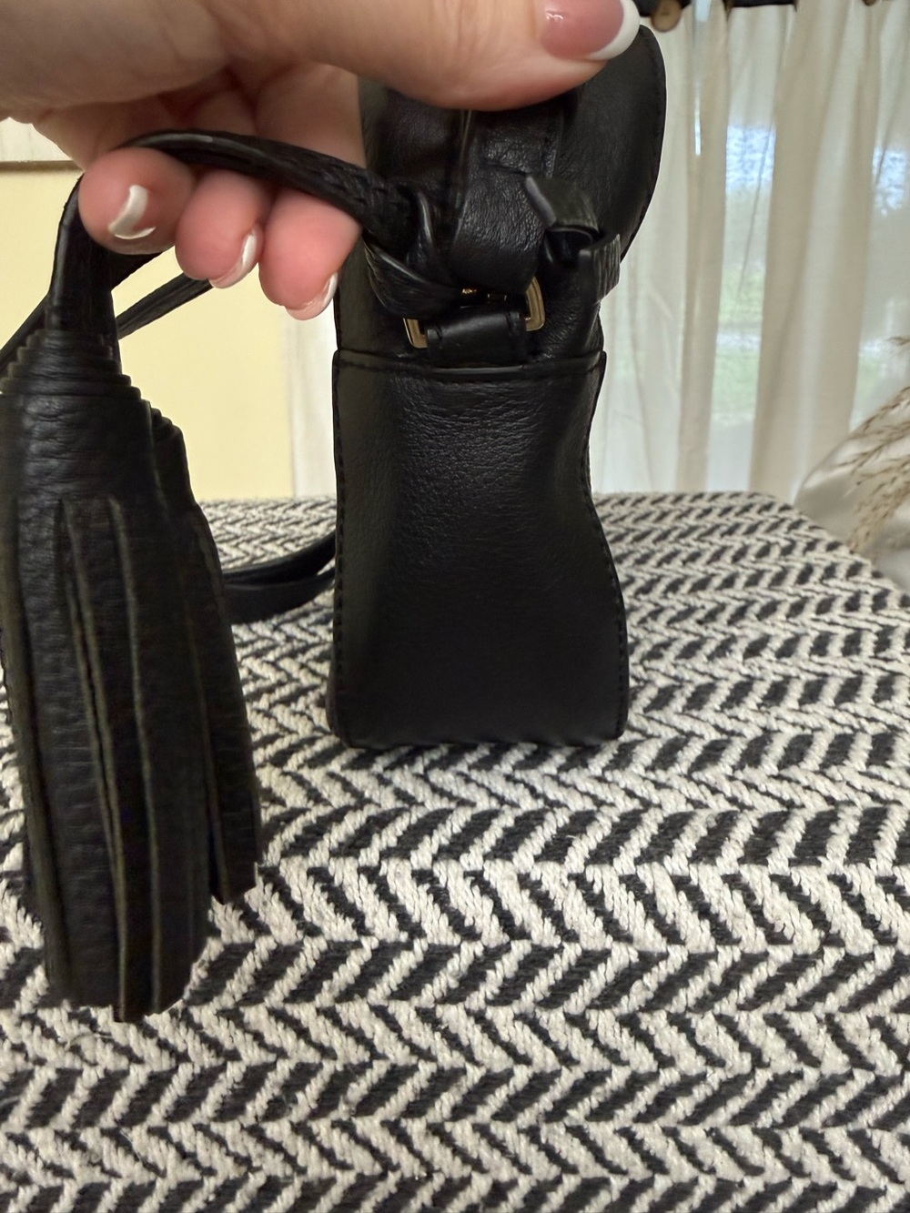Tory Burch Thea Leather Camera Bag – Black | Adjustable Crossbody & Shoulder Bag - Picture 4 of 10